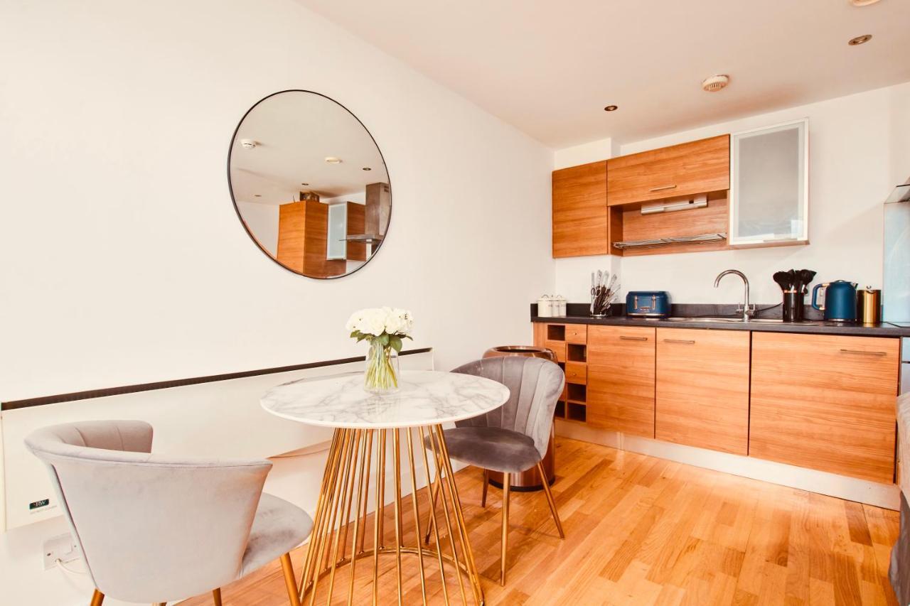 King Deluxe City Apt Large Balcony& Free Parking! Leeds  Exterior photo