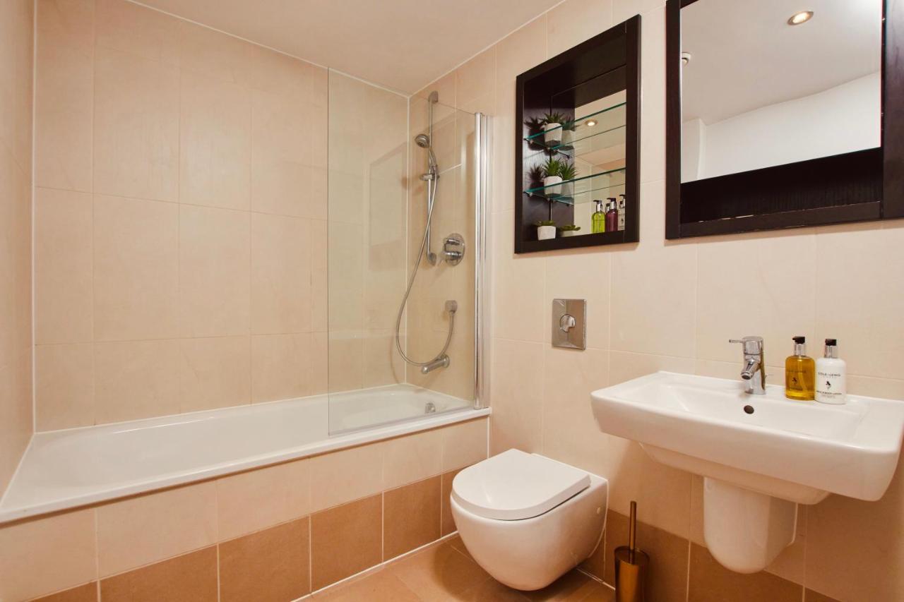 King Deluxe City Apt Large Balcony& Free Parking! Leeds  Exterior photo