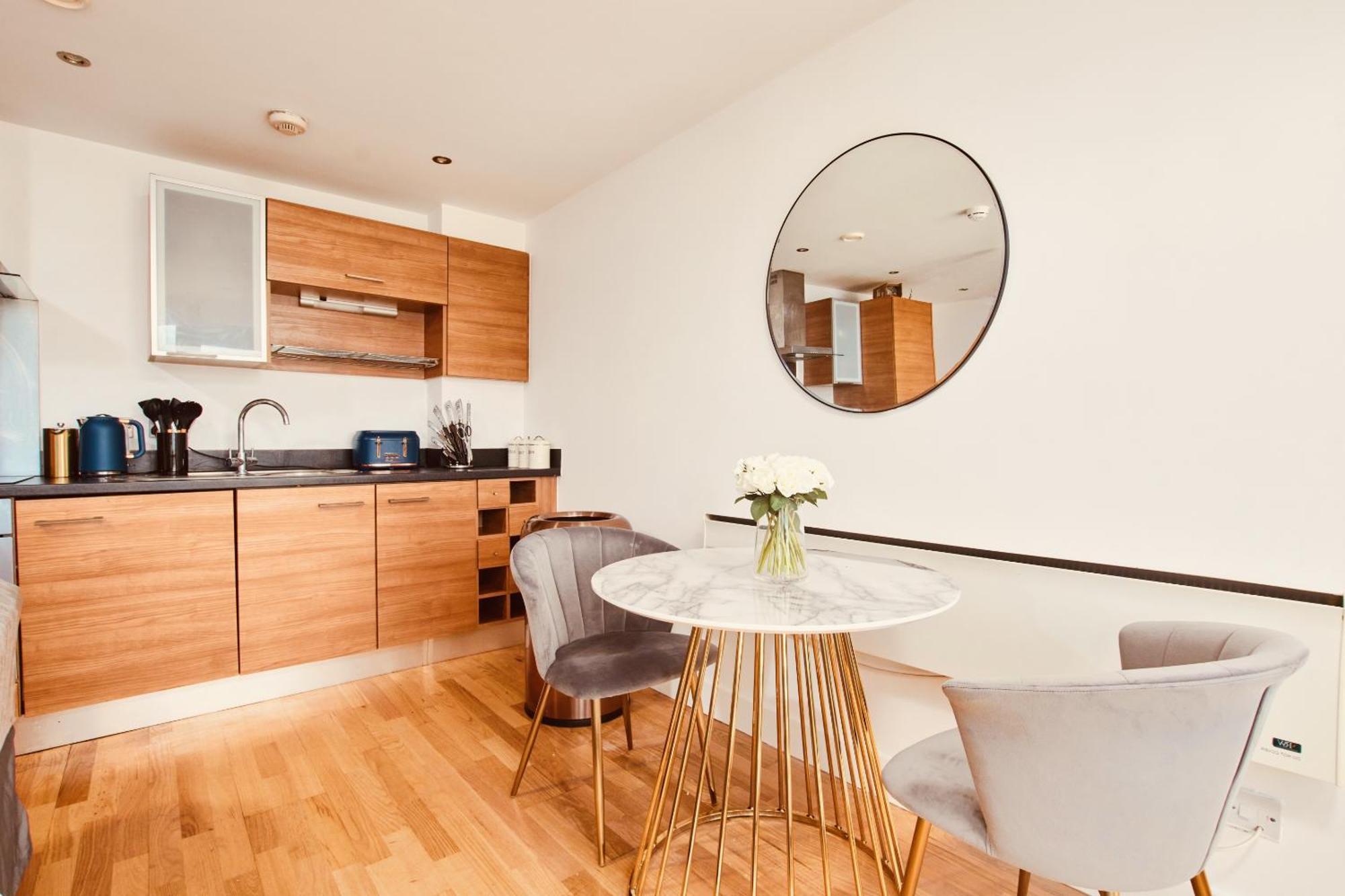 King Deluxe City Apt Large Balcony& Free Parking! Leeds  Exterior photo