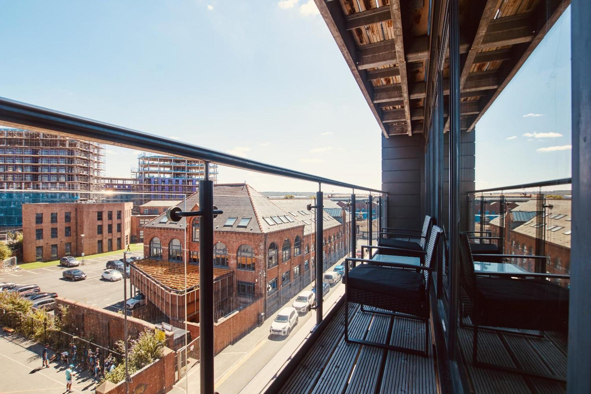 King Deluxe City Apt Large Balcony& Free Parking! Leeds  Exterior photo